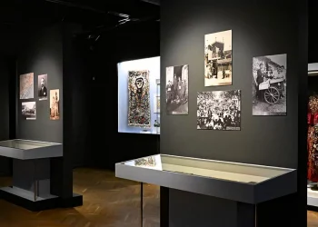 Restauration de photographies historiques du début du XXᵉ siècle et adaptation pour l’impression grand format.